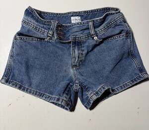 Calvin Klein Jeans Low Rise Extended Tab Denim Shorts Size 0 Double Stone Wash